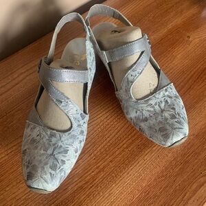 Two tone silver Velcro strap shoes